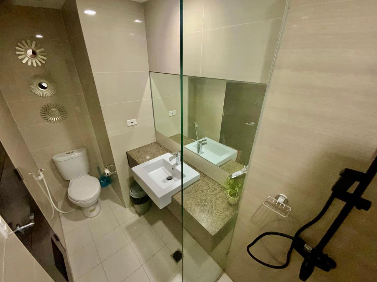 The Haven 2 At One Eastwood Ave Tower 1 With Amazing View No Pets Allowed